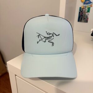 Arc’teryx Light Blue Unisex Bird Trucker Curved Hat